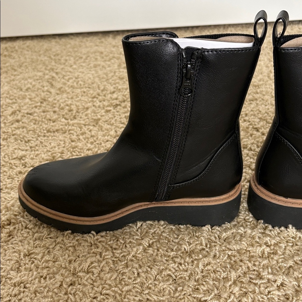 Art Class | Laurel Chelsea Boots (Black) -EUC - Picture 7 of 15